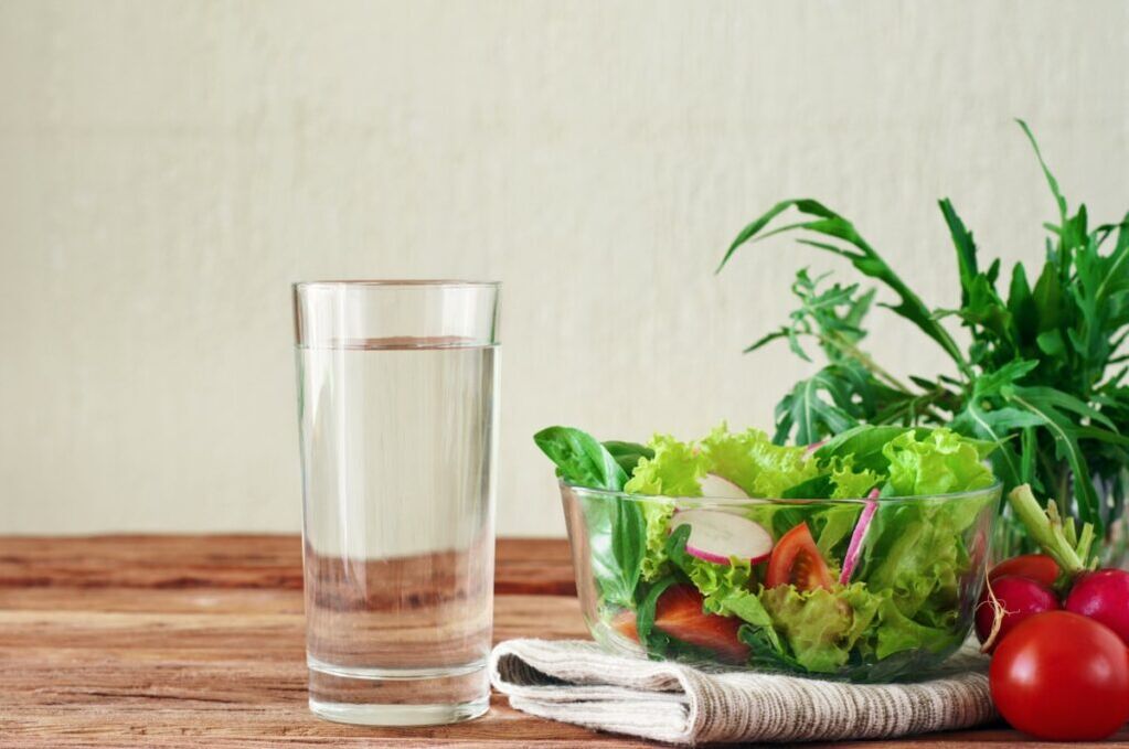 کھانے سے پہلے پانی سست غذا کا جوہر ہے